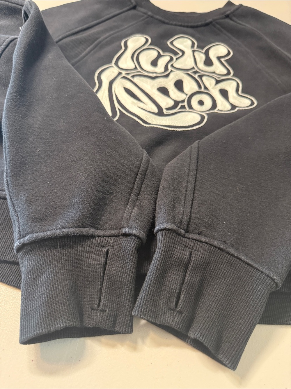 Lululemon Scuba Oversized Pullover Embroidered Wordmark Black/White size S/M - Picture 5 of 5